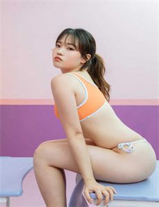 女孩直播被疯狂掰腿挤胸-热情的邻居韩国